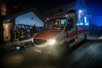 Erdmannhausen: Jugendliche grillen in der Wohnung - Kohlenmonoxid im Haus - 1 Verletzter